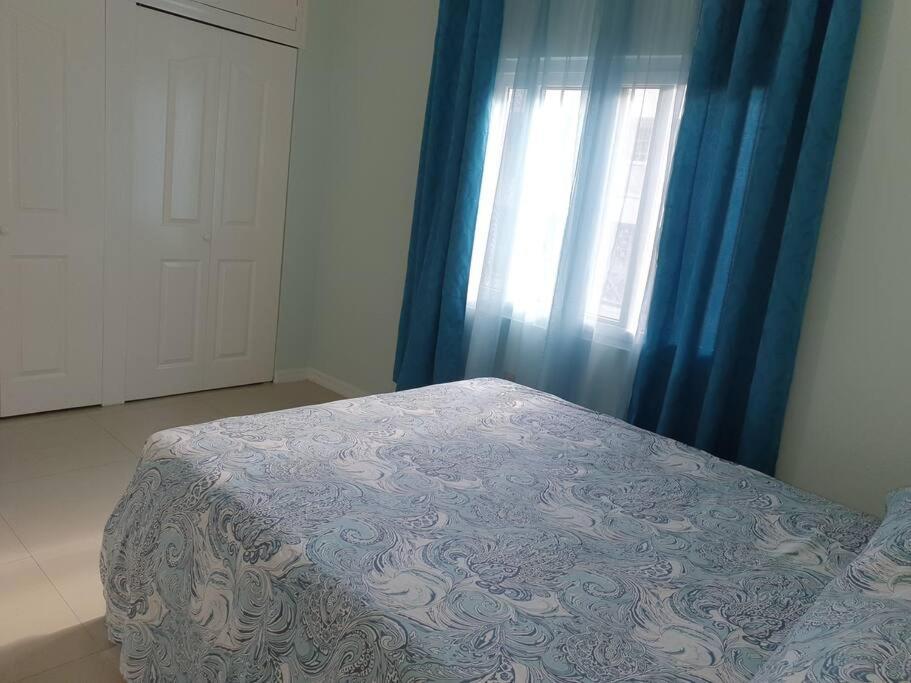 Central Upscale New Kingston Apt With Pool エクステリア 写真