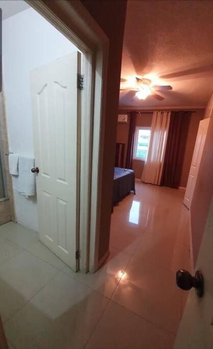 Central Upscale New Kingston Apt With Pool エクステリア 写真