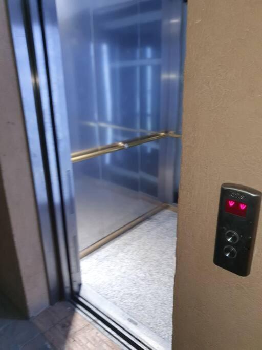 Central Upscale New Kingston Apt With Pool エクステリア 写真
