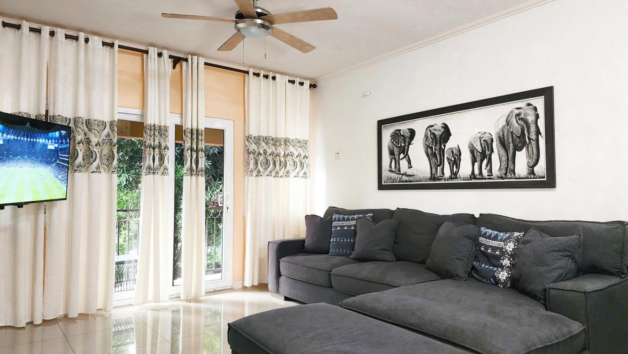 Central Upscale New Kingston Apt With Pool エクステリア 写真