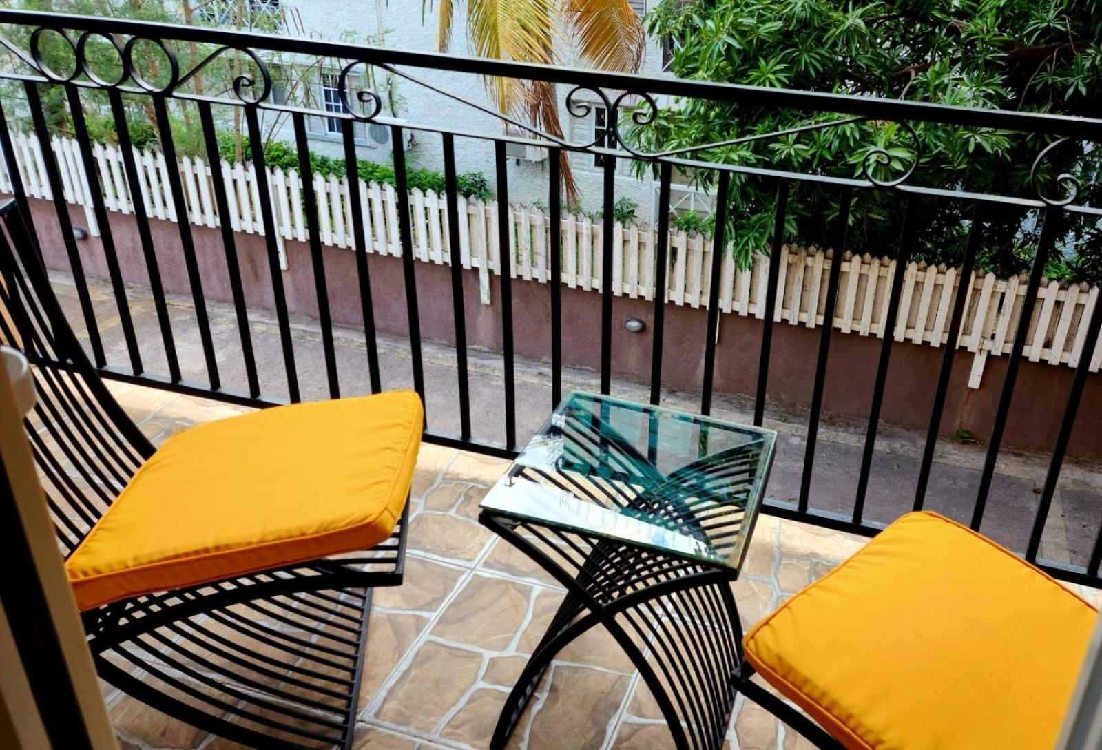Central Upscale New Kingston Apt With Pool エクステリア 写真